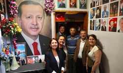 Evinin her köşesini Erdoğan’ın fotoğraflarıyla kapladı