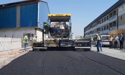 Gaziemir’de bozulan yollara sıcak asfalt dokunuşu: Yeni ihale de yolda!