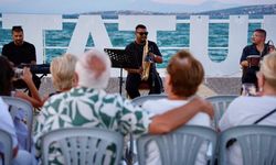 Yenilenen Çiftlikköy Sahili gün batımı konserleriyle açılıyor