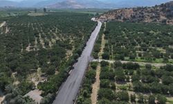 Gündüz altyapı, gece asfalt! Efes Selçuk'ta 15,5 kilometrelik yol yenileme çalışması