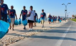 Hem spor yaptılar hem çevreyi temizlediler: Kuşadası’nda 'koşabiliyorken koş' etkinliği