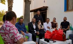 Manevi kızına beşi bir yerde taktı