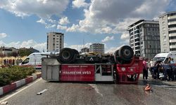 Yangın söndürmeye giden itfaiye aracı kazaya karıştı