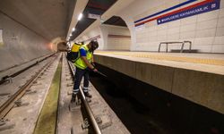 İzmir Metrosu’nda gece mesaisi! Herkes uyurken onların görevi başlıyor