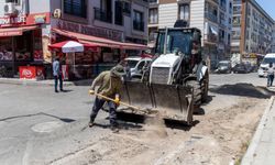 Karşıyaka'da yol bakım çalışmaları temmuzda hız kesmedi