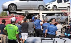 Kırmızı ışıkta bekleyen kamyonete çarpan çekicinin sürücüsü 2 saatte kurtarıldı