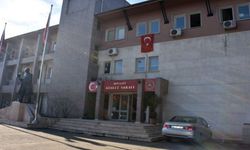 Engelli çocuğunu zincirledi!
