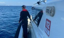 Lastik botta sürükleniyordu, sahil güvenlik müdahale etti