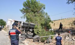 Yolcu otobüsü kamyona çarptı: Sürücü Mehmet Işık hayatını kaybetti, 7 kişi yaralı