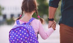 MEB yeni kararı açıkladı: Çocuğu okula başlayacak memurlara idari izin!