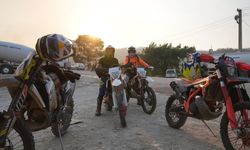 Motorlarını yarış için değil ateş savaşçıları için sürdüler: Motocross tutkunlarından anlamlı destek