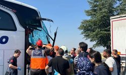 İzmir yolunda yolcu otobüsünün karıştığı kazada muavin hayatını kaybetti