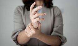 Parestezi nedir? Parestezi nedenleri ve tedavisi