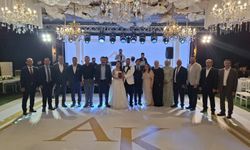 Sarı ve Özsoy ailelerinin mutlu günü: Ayşenur ve Kürşat dünyaevine girdi!