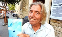 Engelleri şiirleriyle aştı, ‘Mavi’ ile gönüllere dokundu: Çeşmeli Şair Ali Ayhan’dan yeni kitap müjdesi!