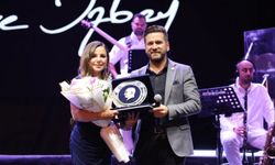 Tavas Zeybek Festivalinde Merve Özbey coşkusu yaşandı