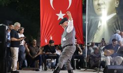 Denizli Tavas'ta kültür şöleni: Genç Efeler 'Zeybek Ateşi'ni yaktı