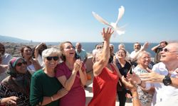 Barış güvercinleri Konak'tan havalandı!