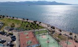 Bostanlı’daki iki padel kortunda sona doğru! Açılış tarihi belli oldu
