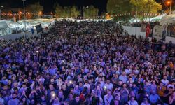 Çal’da festival coşkusu doruğa çıktı! Murat Kekilli geceye damga vurdu