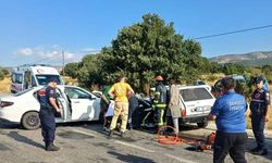 Çivril’de iki otomobil çarpıştı: 5 yaralı