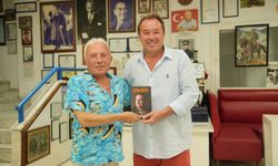 Dostlarını tatilde de unutmadı