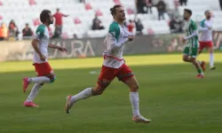 Fatih Taşdelen 2.5 yıl sonra yeniden formasına kavuşuyor: Karşıyaka Gaziemirspor maçında oynayacak mı?