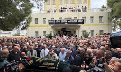 İzmir'in eski başkanı Burhan Özfatura dualarla son yolculuğuna uğurlandı