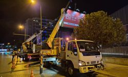 Karşıyaka'da billboard krizi: İzBB'den açıklama geldi!