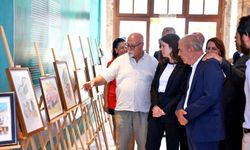 Lal Denizli, Rasim Özgül’ün ilk kişisel sergisini ziyaret etti