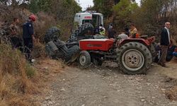 Manisa'da tarla yolunda devrilen traktör can aldı