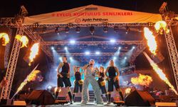 Menemen'de on binler, Sefo ile coştu
