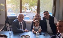 Minik ziyaretçisi dikkat çekti: Bornova ziyaretinde Özdağ’a yoğun ilgi