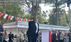 Özgür Özel Bornova'dan seslendi: Yasaksız Türkiye ve vizesiz Avrupa sözü!