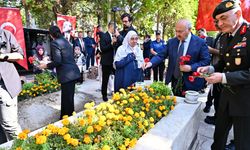 Denizli'de şehitlikte duygusal tören