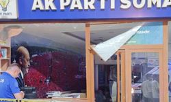 AK Parti binasında panik! Otomobil içeri dalıp toplantı salonuna girdi