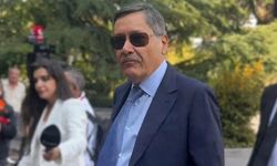 180 milyon avroluk iddia dosyada! Melih Gökçek adliyeye sakız çiğneyerek girdi
