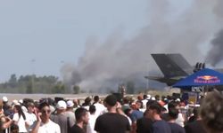 Komşuda uçak faciası: Gösteri sırasında yere çakıldı