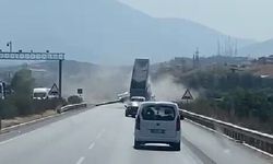 Tırın açık unutulan tırı dorsesi, EDS levhasını yerinden söktü