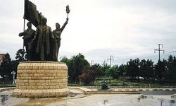 YENİ Parti Rize İl Başkanı Deniz'den Atatürk Anıtı tepkisi: Atatürksüz Rize düşünüyorsanız izin vermeyiz