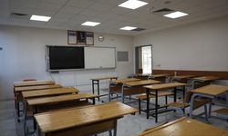 Adana'da deprem sonrası okullar tatil mi? Pazartesi günü okul var mı? Ömer Çelik açıkladı!