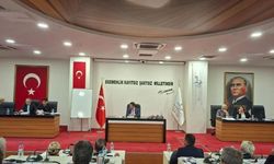 Bayraklı Meclisi'nde 14 üye YENİ Parti'ye geçti