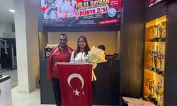 Dünya ikincisi Hilal Bayhan’a coşkulu karşılama