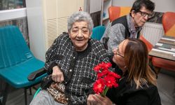 Güzelbahçe’de anlamlı ziyaret: Başkan Vekili Akın 'asırlık çınarların' kapısını çaldı