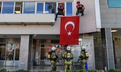 İzmir İtfaiyesi’nden Konak’ta nefes kesen tatbikat