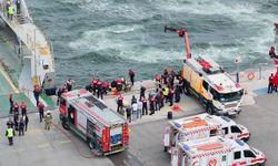 İzmir Körfezi'nde film sahnelerini aratmayan anlar: Yolcu gemisinde yangın çıktı, iki kişi denize atladı!