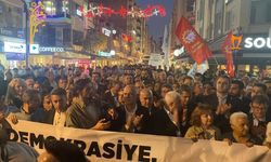 İzmir'de ortak yürüyüşte polis ablukası: Grup yeniden toplandı