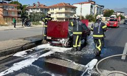 Sarayköy’de araç yangını itfaiye ekiplerince söndürüldü
