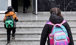 Okul çantası mı, kapitalizmin son noktası mı? ‘Kurşun geçirmez çanta’ üreten şirkete tepkiler büyüyor