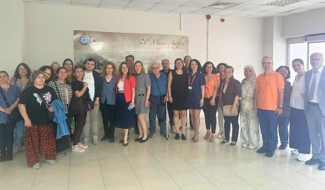 Ege Üniversitesi'nde, MS ile başa çıkmanın yollarını anlatıldı